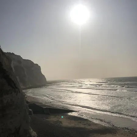 Maison Individuelle En Bord De Mer. *