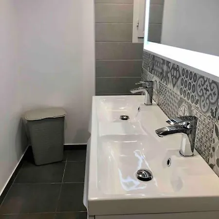 Maison Individuelle En Bord De Mer. *